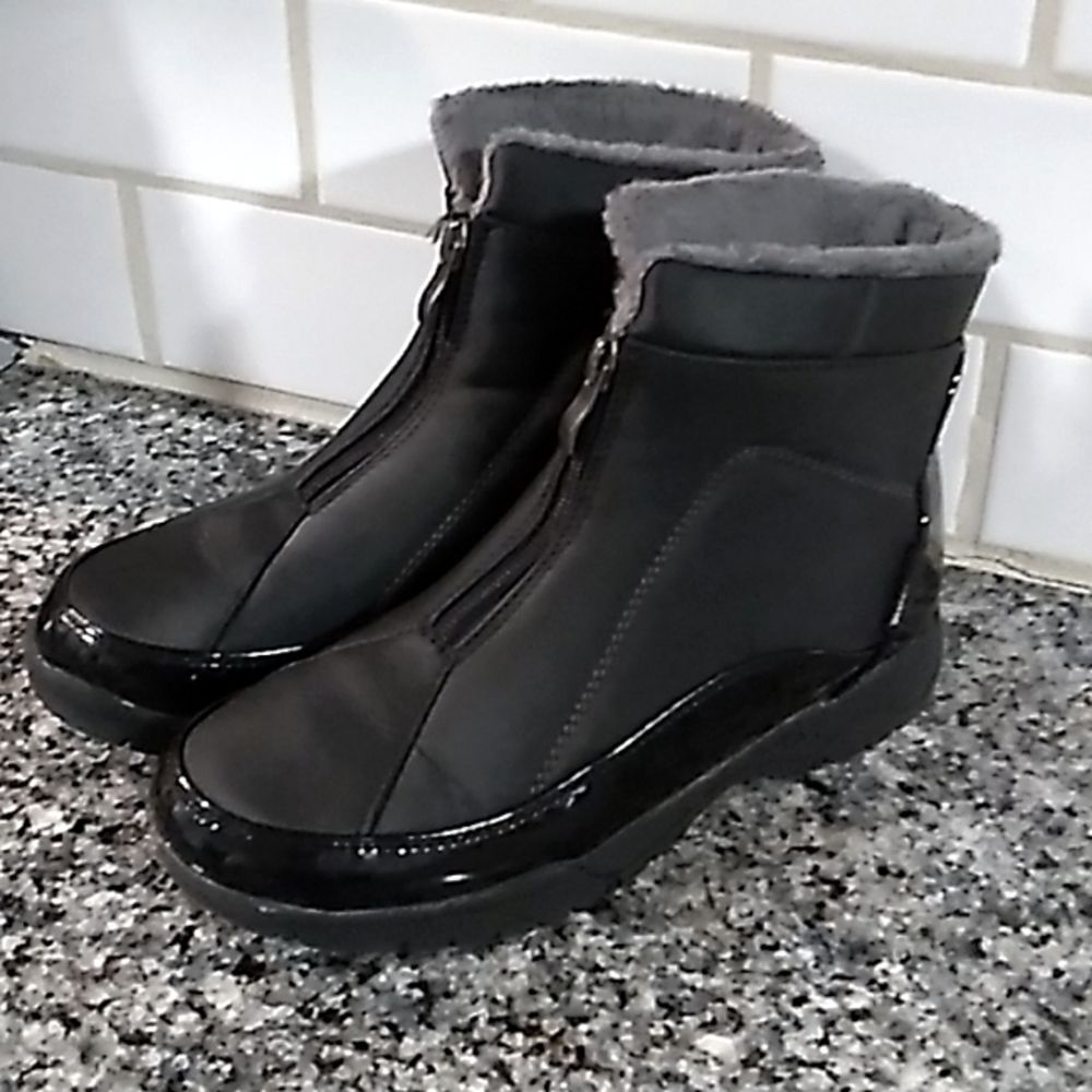 Weatherproof Rona Black Faux Fur Booties. Sz 6